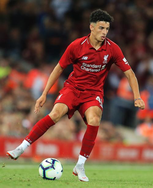 如何提升足球场上的无球跑动？（如何增强足球场上的无球跑动能力？）