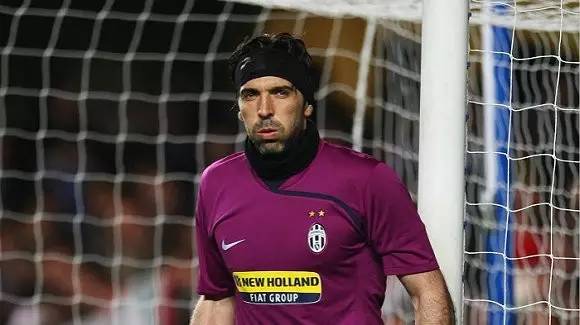 2025中足联颁奖会：泰山外援卡扎伊什维利获中超最佳球员（2025中足联颁奖典礼：泰山外援卡扎伊什维利荣膺中超最佳球员）