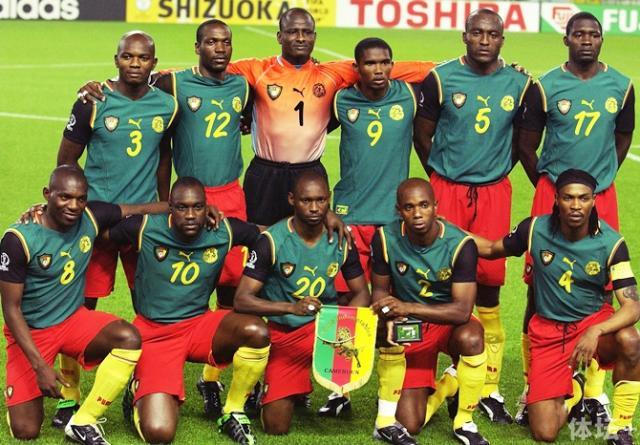 “苏超”冠军的排面，泰州市委书记和市长更衣室祝贺泰州夺冠（泰州加冕“苏超”冠军，市委书记、市长走进更衣室致贺）