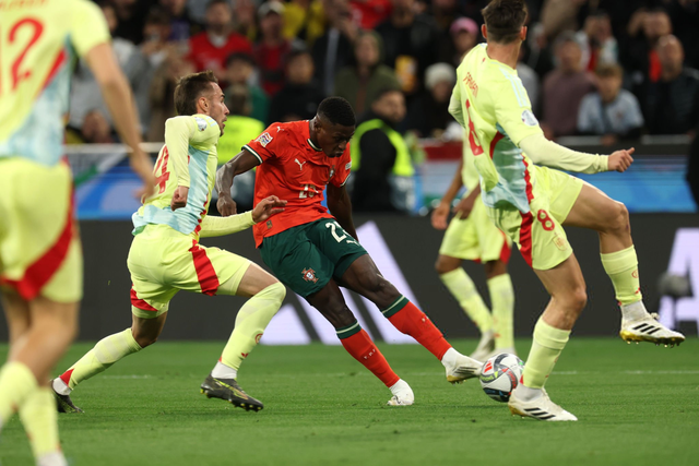 埃贝尔：说诺伊尔必须参加明年的世界杯？那只是我自己的观点（埃贝尔澄清：诺伊尔必须参加明年世界杯只是个人观点）