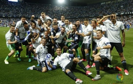 一位重病球迷被邀请看阿贾克斯的比赛，但因病情恶化未能实现（阿贾克斯邀重病球迷观赛，因病情加重遗憾未成行）