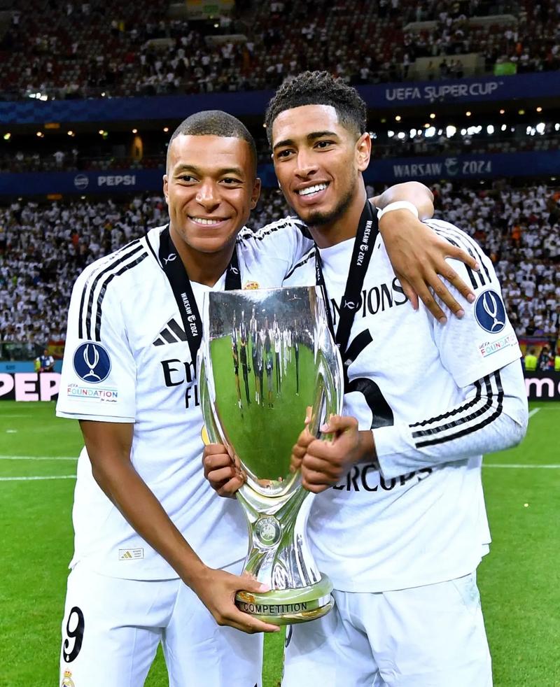 意媒：米兰希望魔笛能帮助推动卢宁加盟，皇马估价2500万欧（意媒：米兰盼魔笛出面促成卢宁加盟，皇马要价2500万欧）