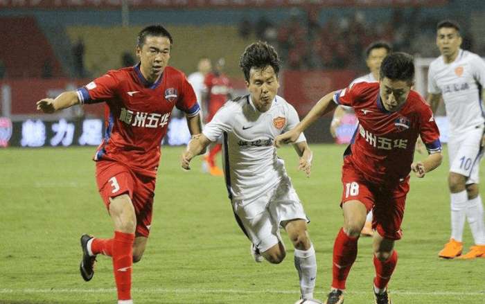 库尔图瓦谈维尼修斯挑衅行为：我们不是机器，我们是人（库尔图瓦回应维尼修斯被指挑衅：我们是人，不是机器）